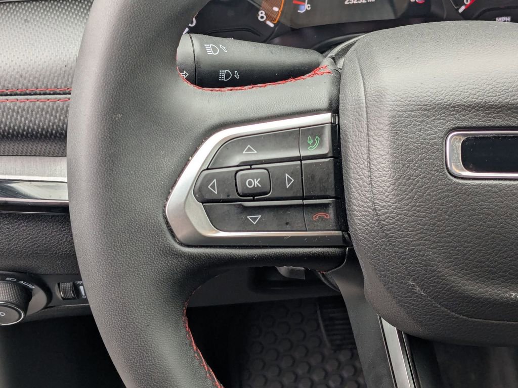 Used 2025 Jeep Compass Trailhawk image 16