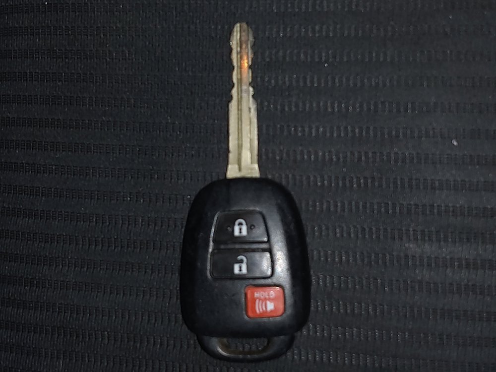 Used 2018 Toyota RAV4 LE FWD image 32