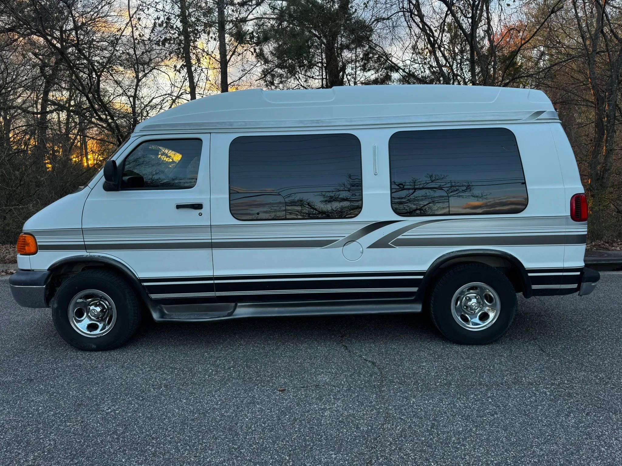 Used 2000 Dodge B1500 Van RWD image 7