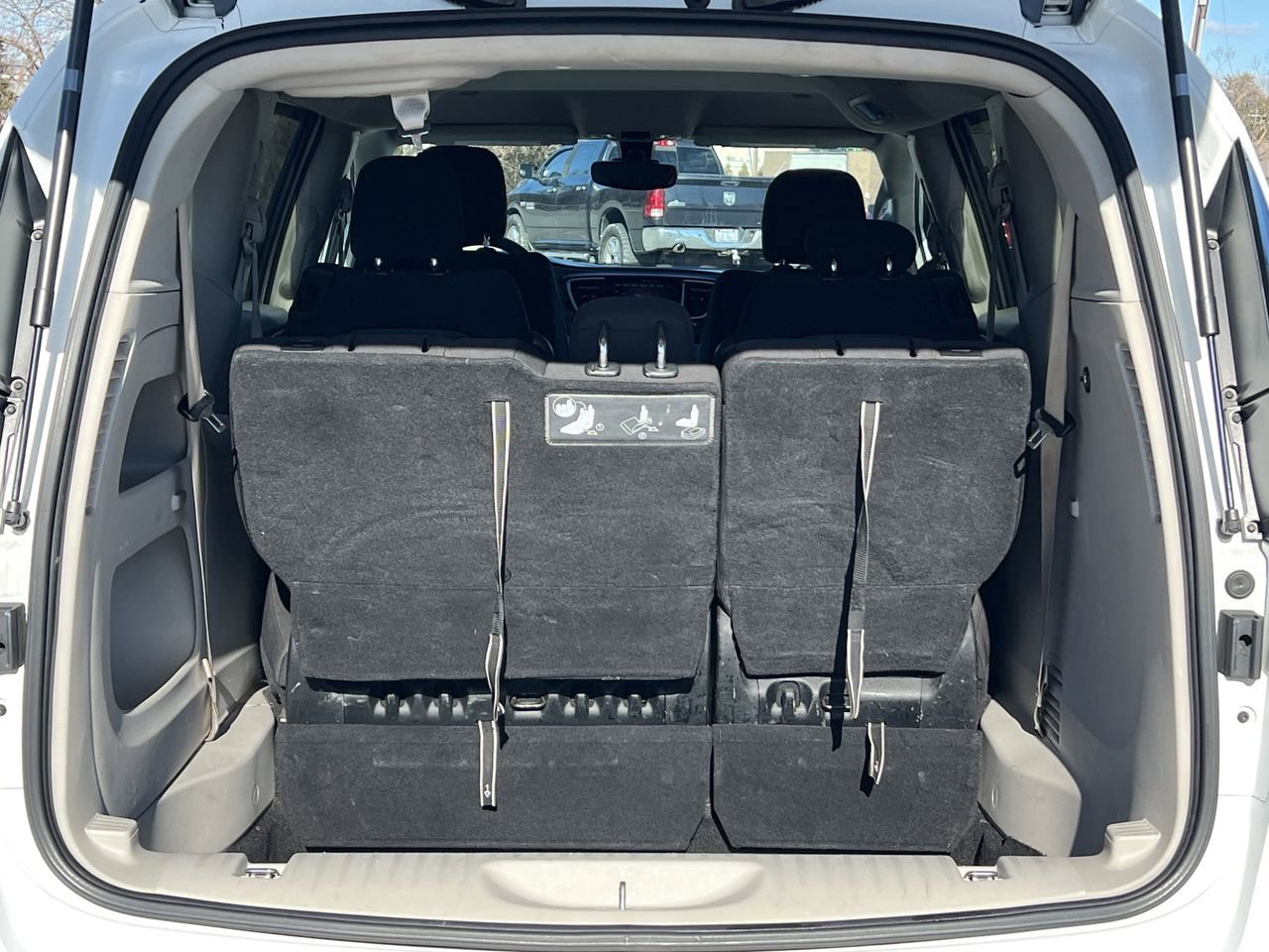 Used 2017 Chrysler Pacifica Touring image 27