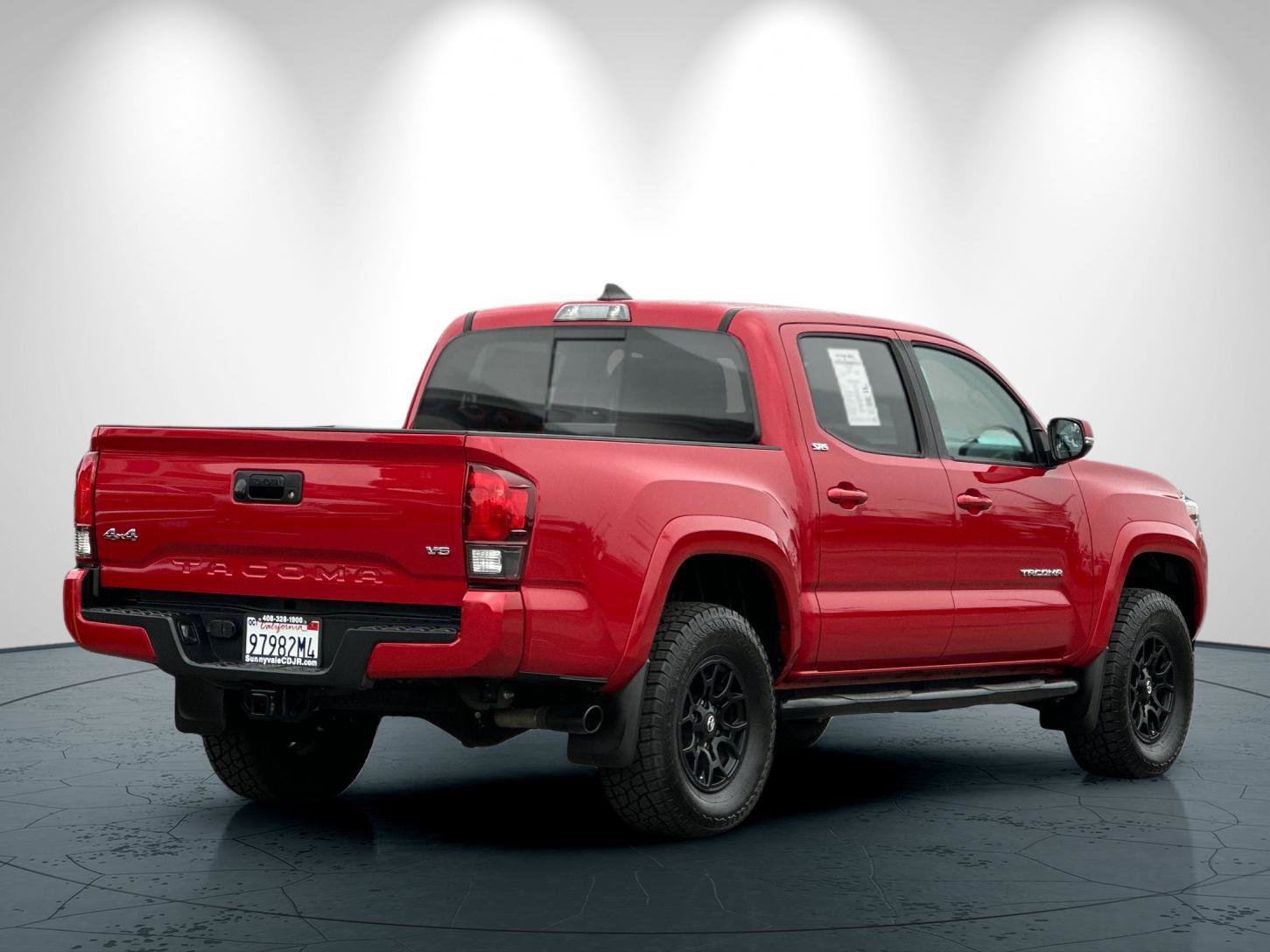 Used 2021 Toyota Tacoma SR5 w/ Technology Package AWD/4WD image 4