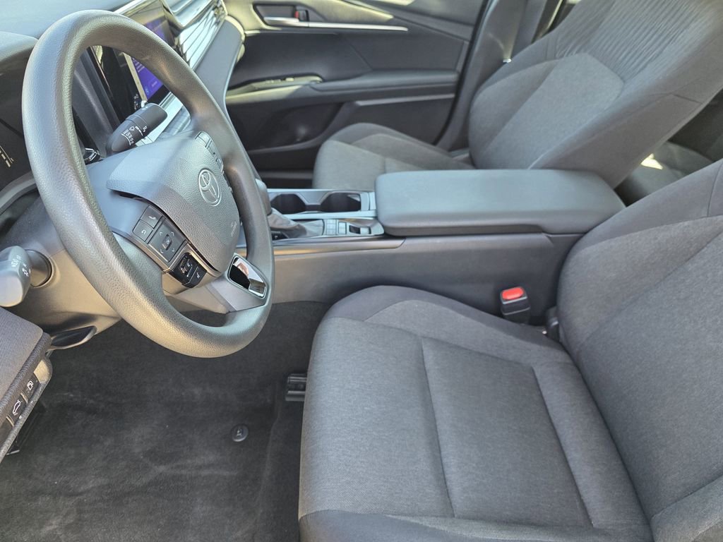 Used 2025 Toyota Camry LE image 9
