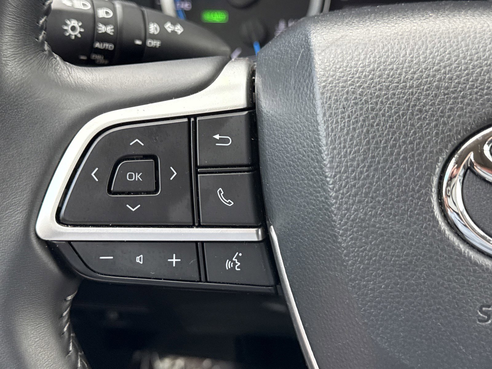 Used 2025 Toyota Highlander XLE image 24