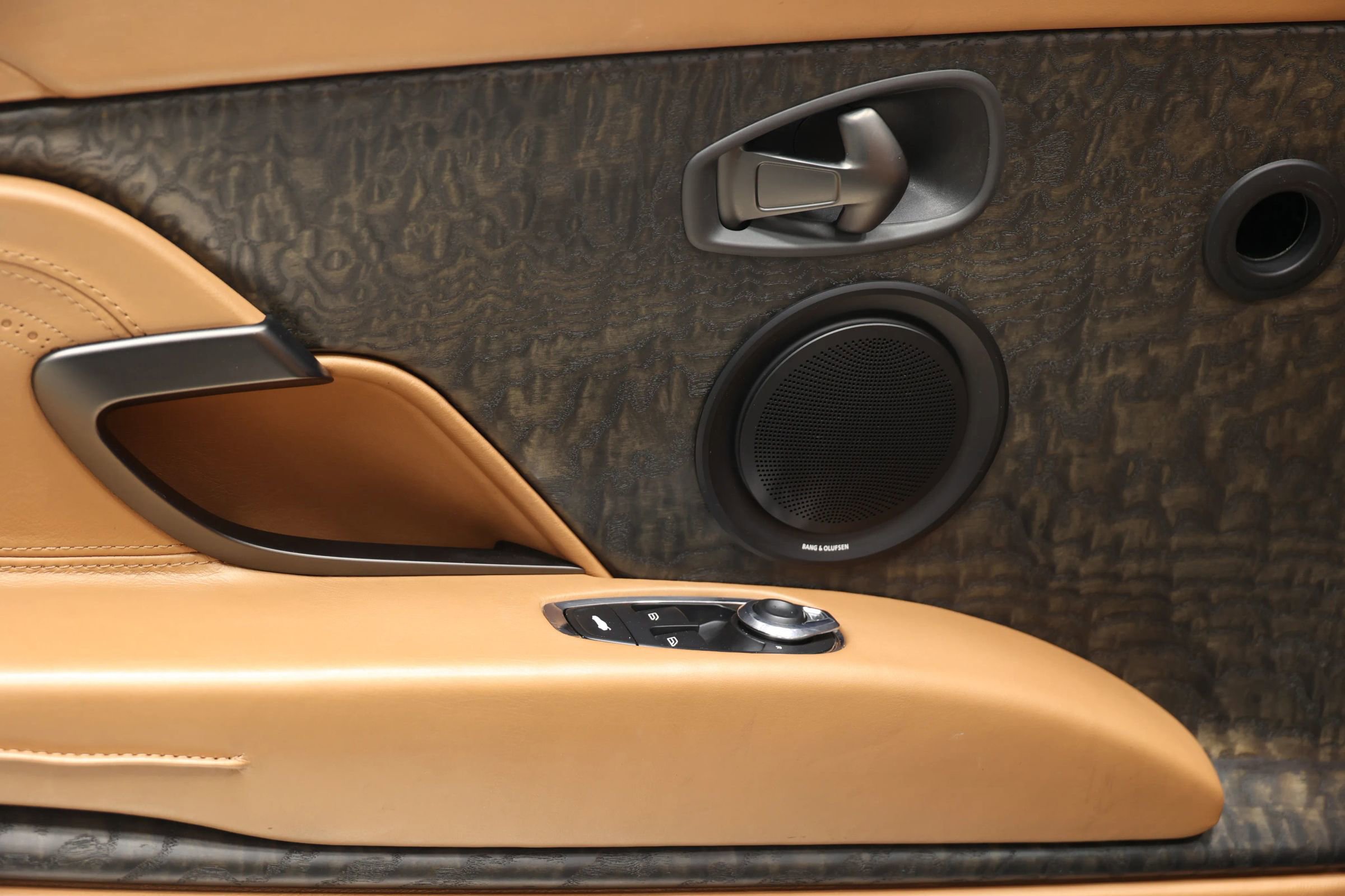Used 2020 Aston Martin DB11 Volante image 13