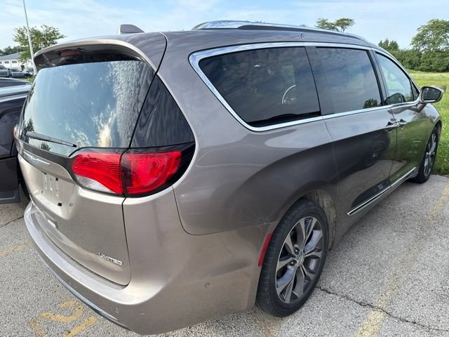 Used 2018 Chrysler Pacifica Limited w/ Tire & Wheel Group FWD image 5