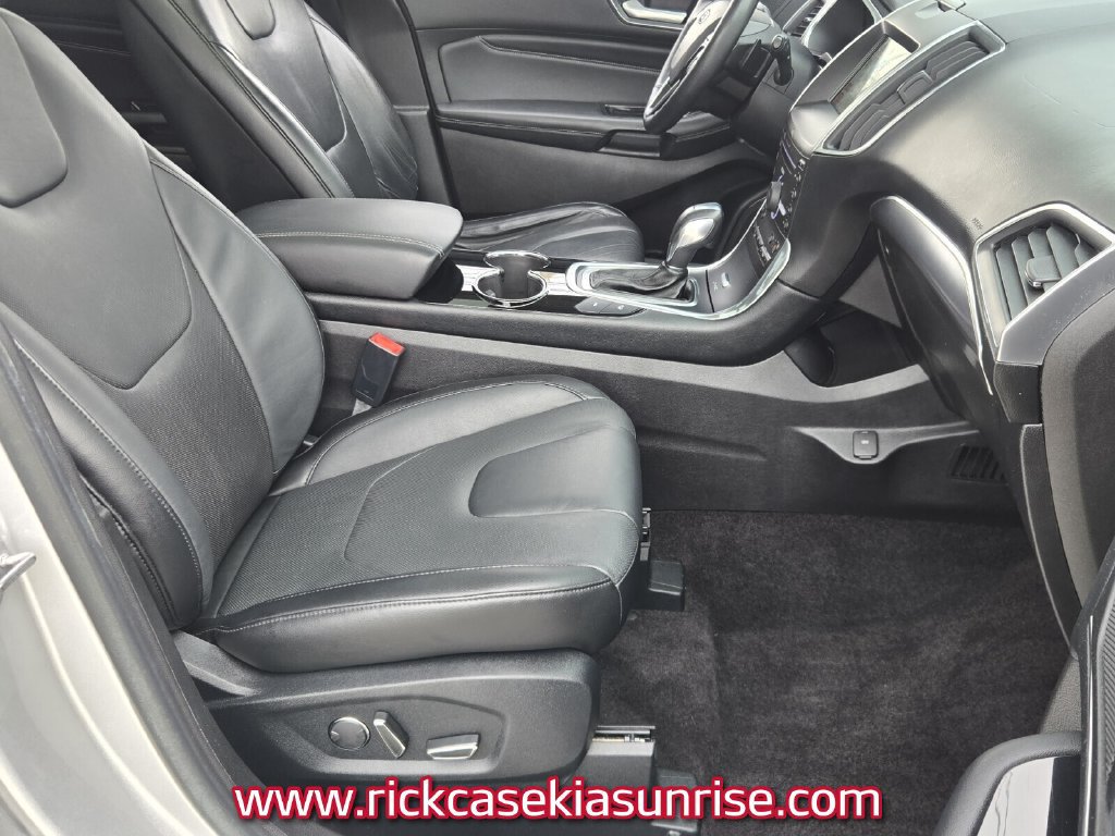 Used 2016 Ford Edge Titanium w/ Equipment Group 302A FWD image 17