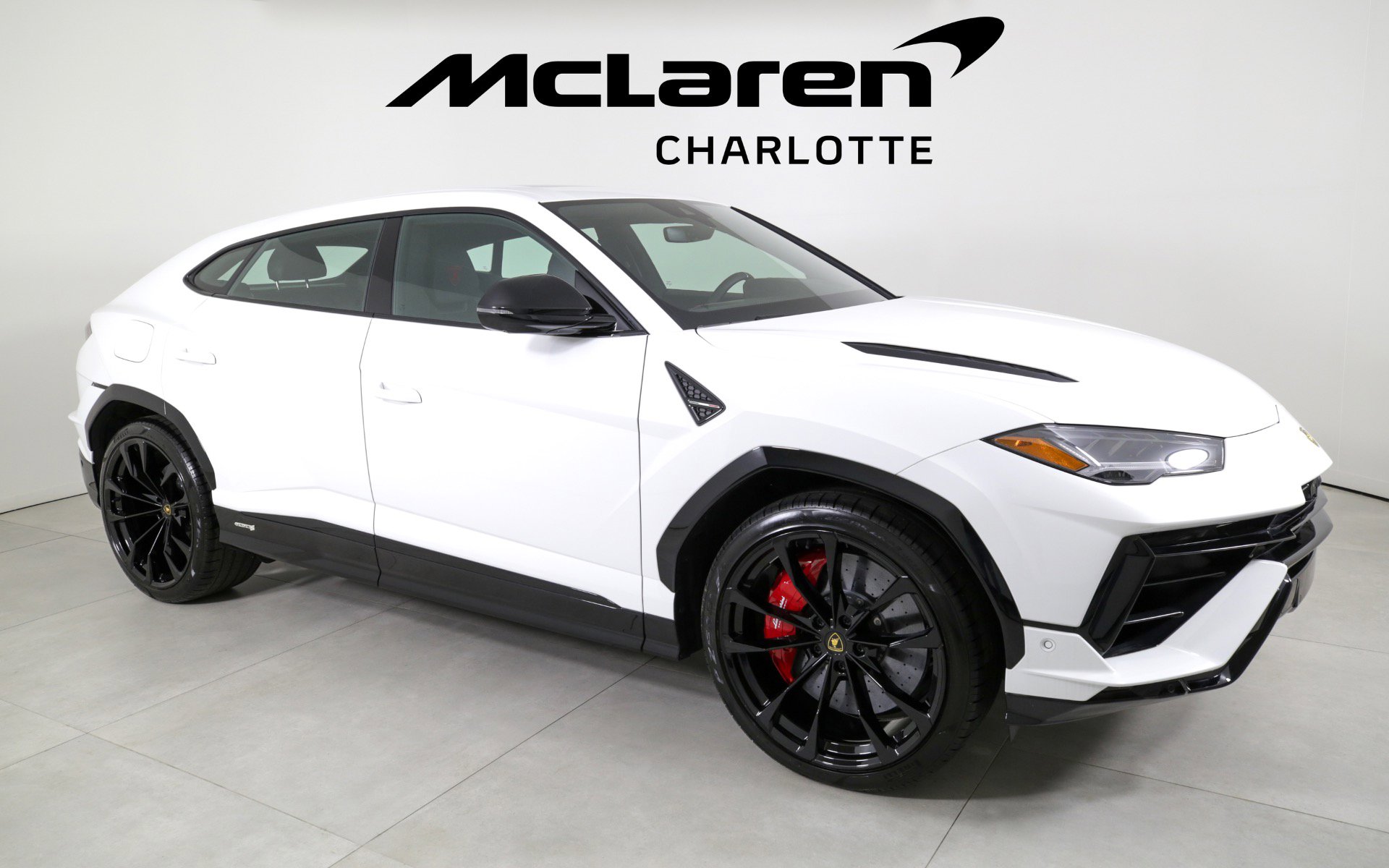 Used 2023 Lamborghini Urus S image 2