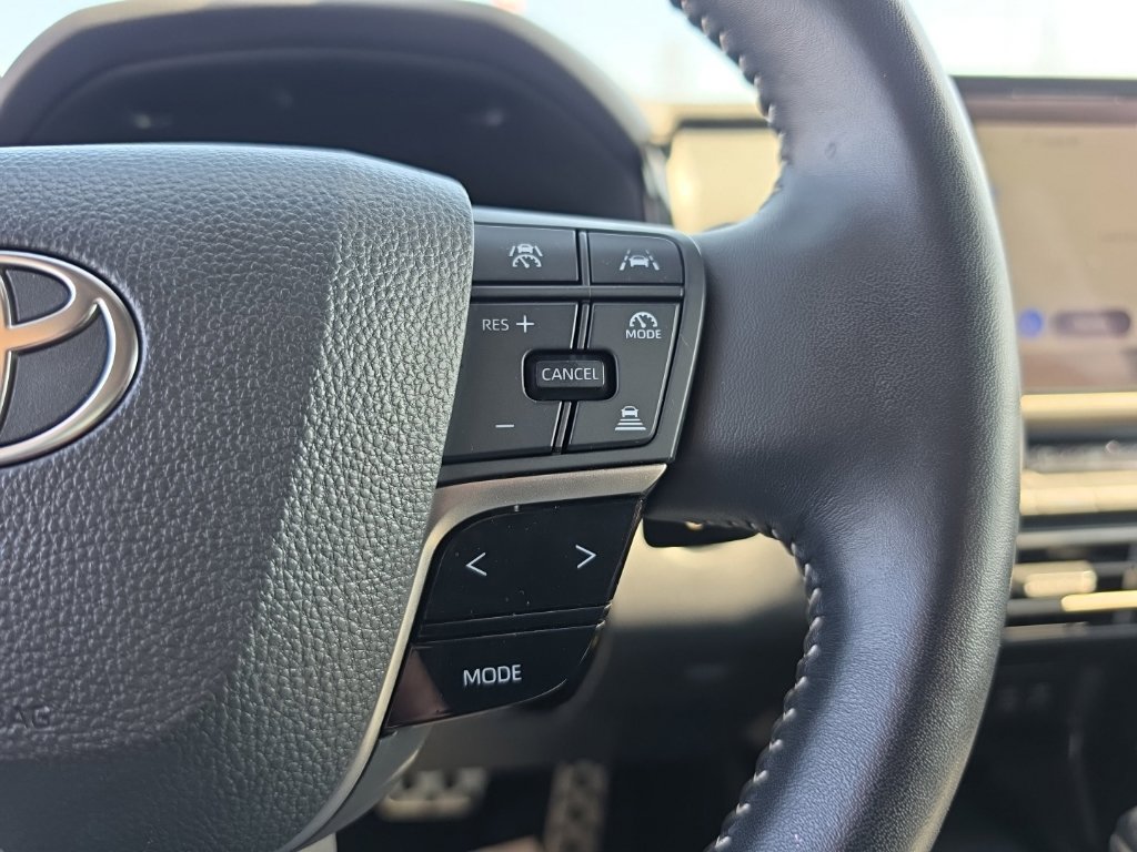 Used 2025 Toyota Camry SE FWD image 17