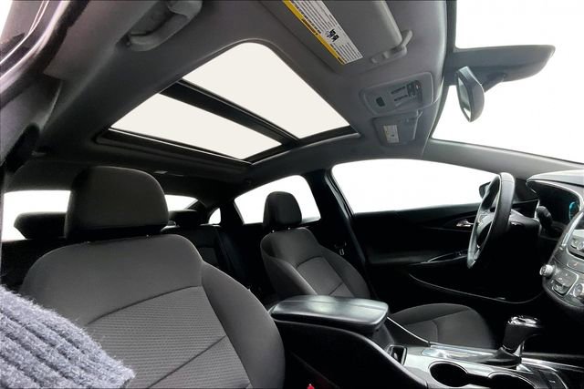 Used 2018 Chevrolet Malibu LT image 19