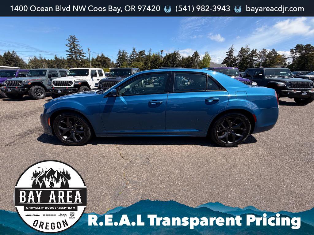 Used 2022 Chrysler 300 Touring L RWD image 3