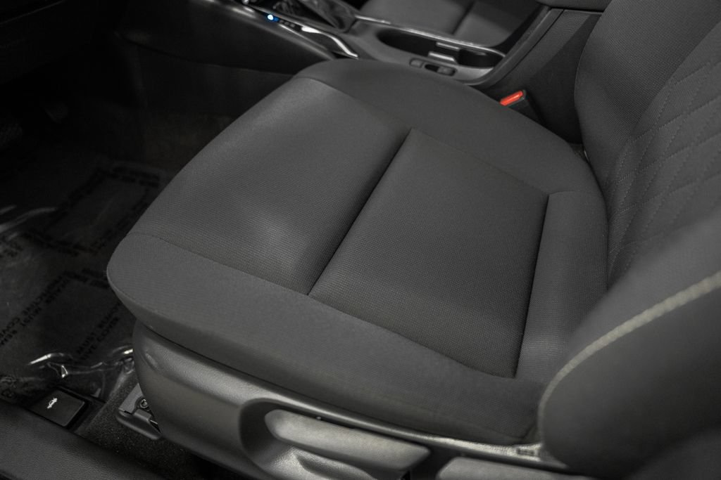 Used 2025 Toyota Corolla LE w/ LE Premium Package FWD image 29