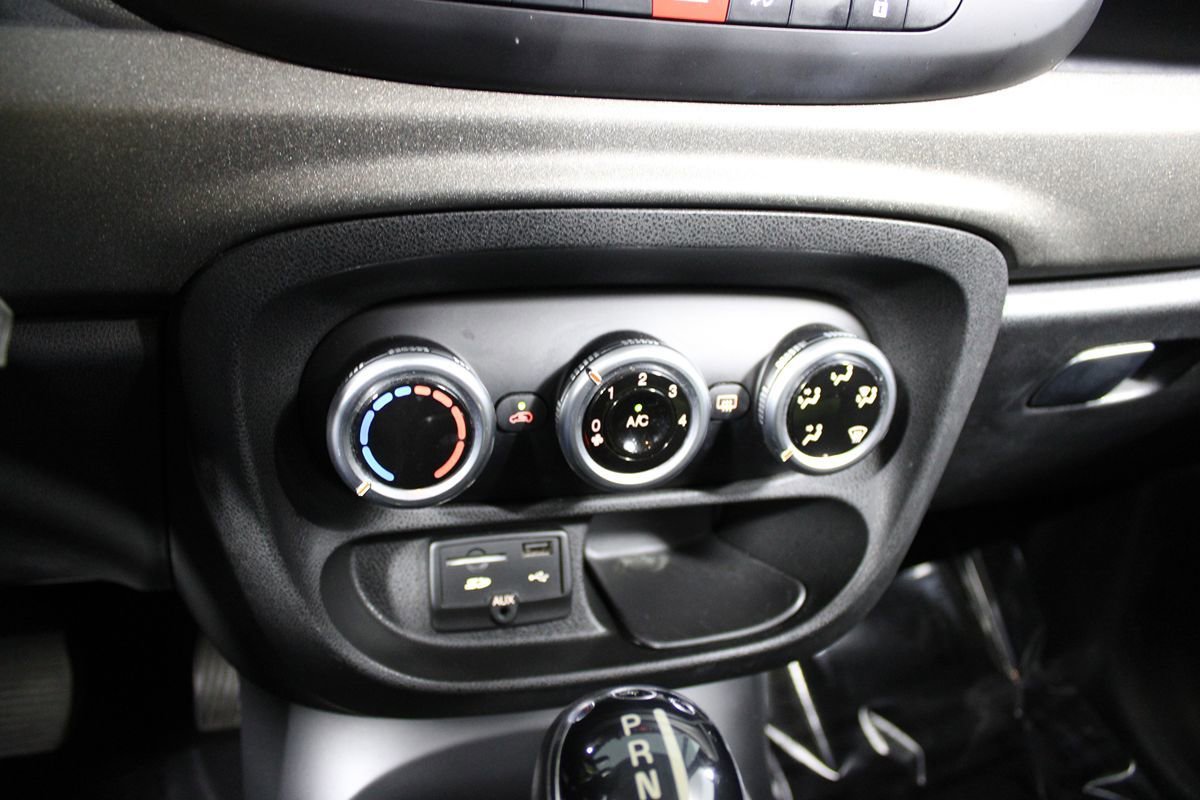 Used 2014 FIAT 500L Trekking FWD image 10