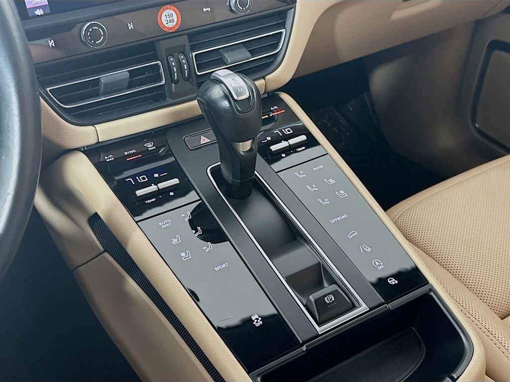 Certified 2023 Porsche Macan image 18