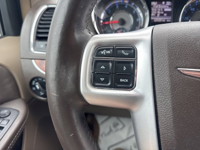 Used 2016 Chrysler Town & Country Touring image 22