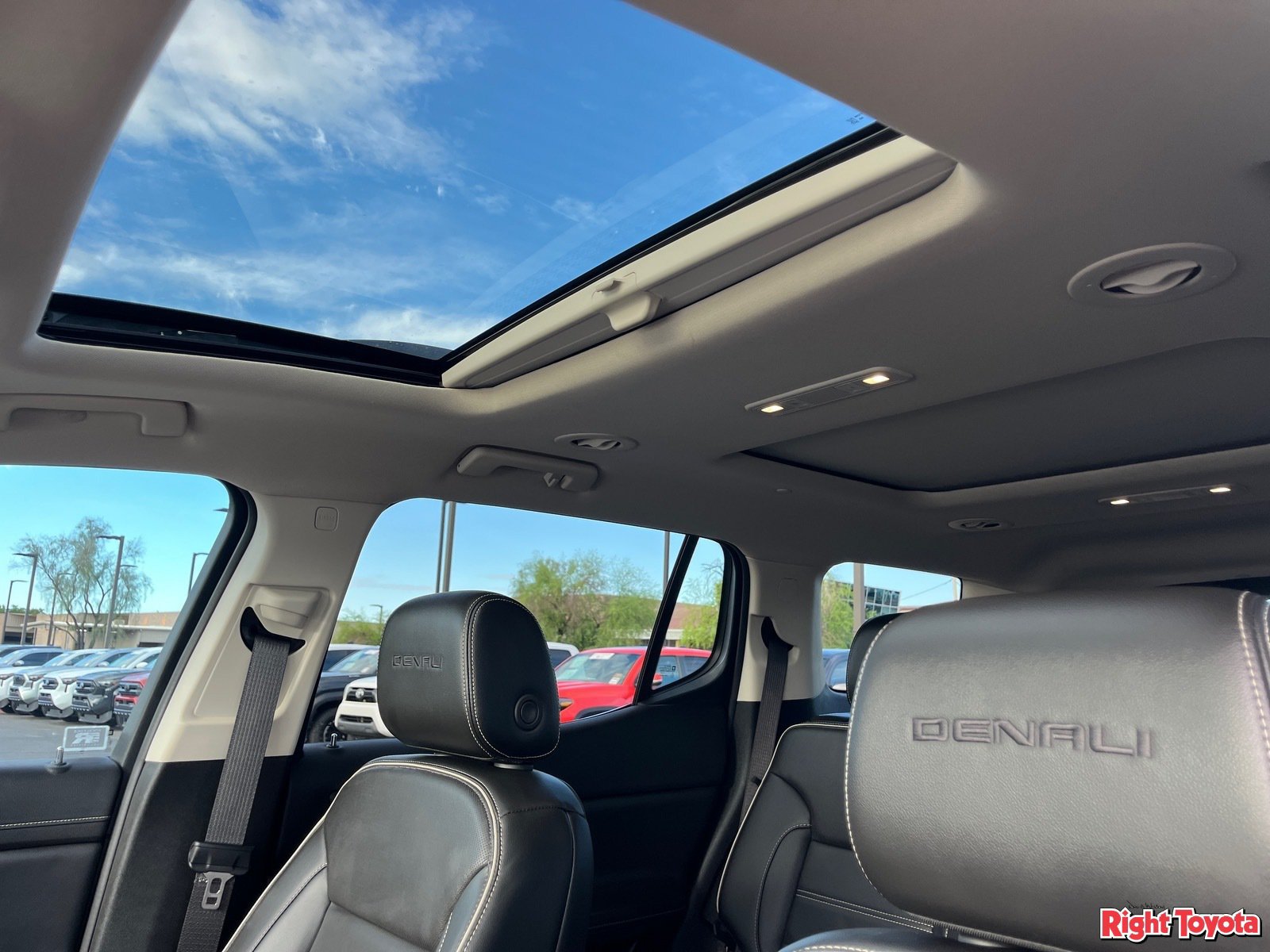 Used 2023 GMC Acadia Denali w/ Denali Ultimate Package FWD image 32