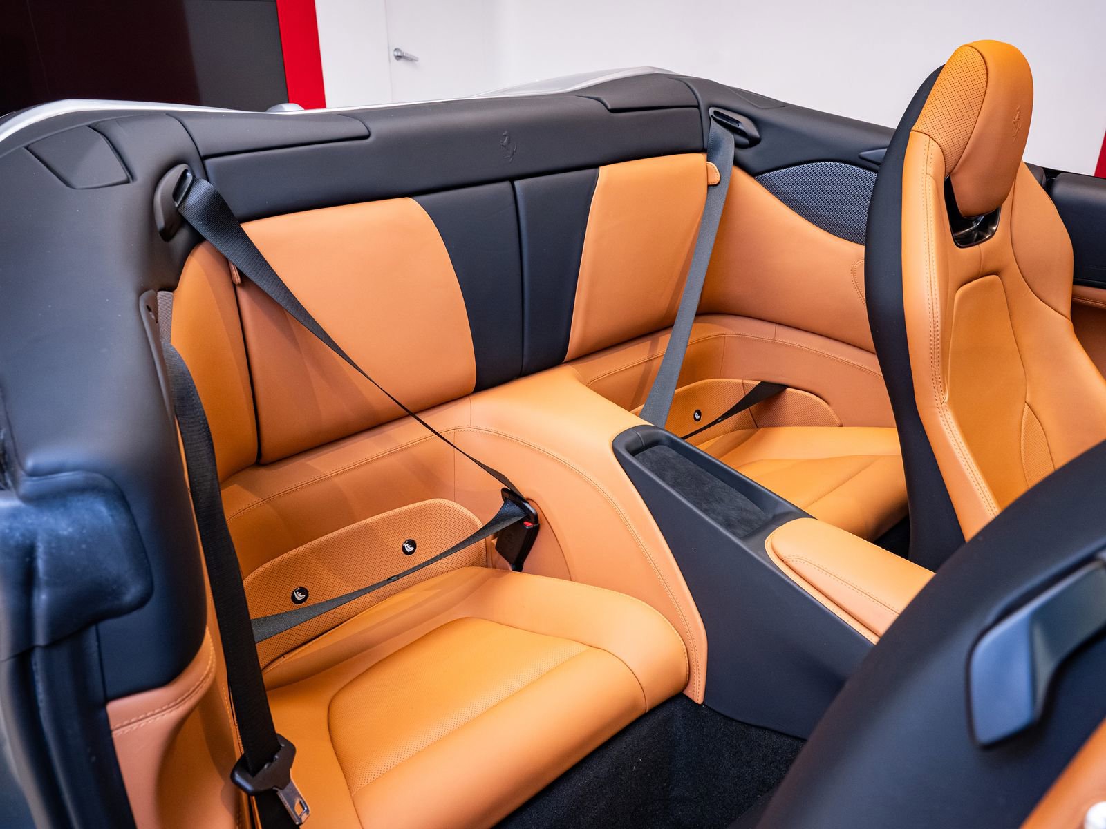 Used 2019 Ferrari Portofino RWD image 24