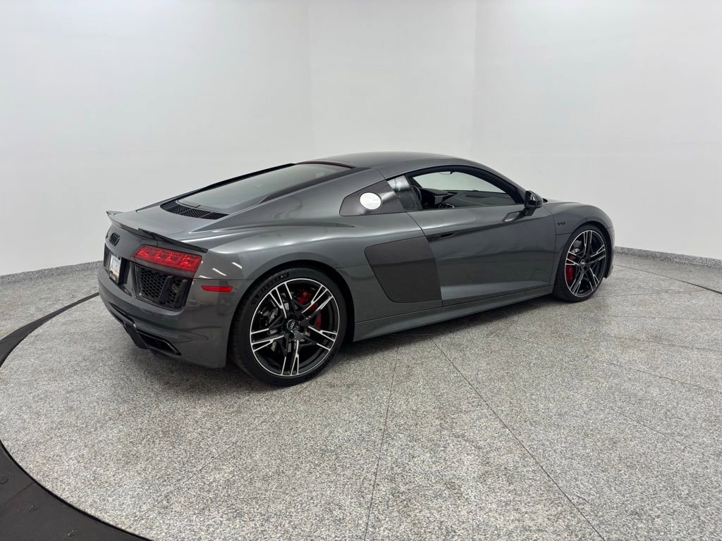 Used 2018 Audi R8 V10 w/ Premium Package image 13