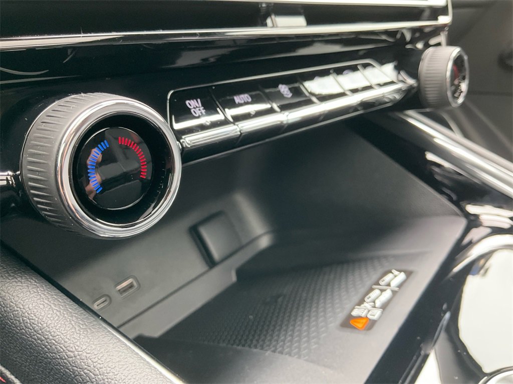 New 2026 Chevrolet Traverse RS w/ LPO, Floor Liner Package image 25