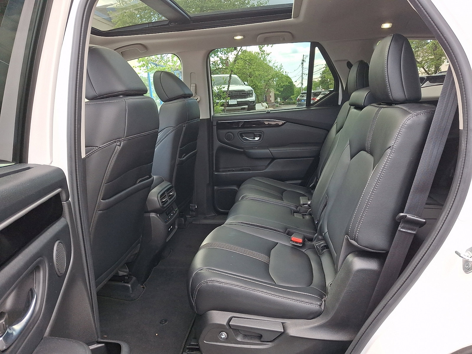 Used 2023 Honda Pilot Touring image 10