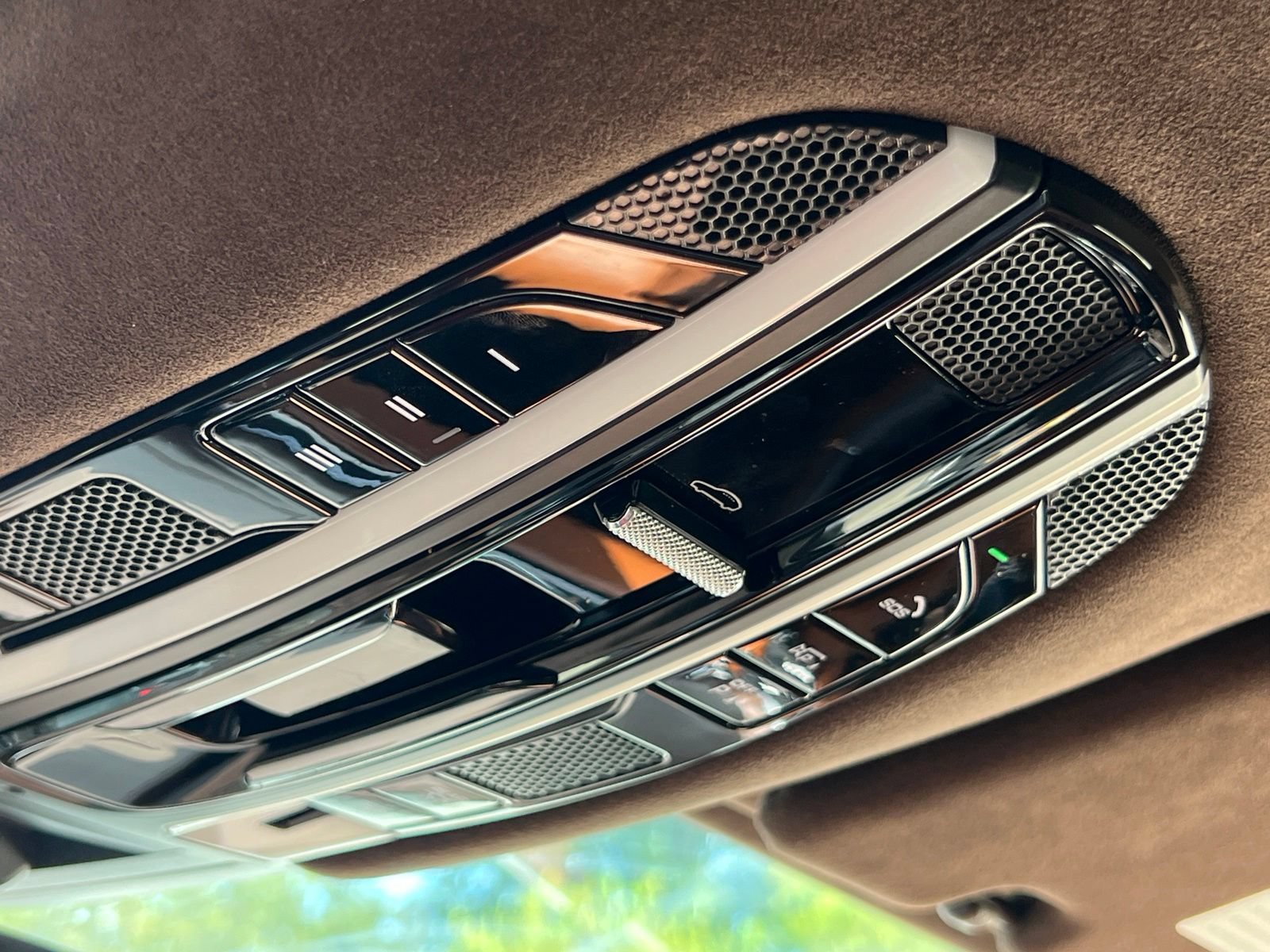 Certified 2023 Porsche Cayenne GTS AWD/4WD image 33