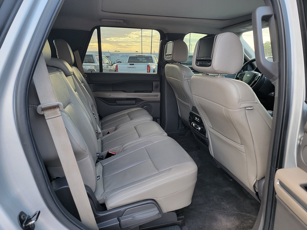 Used 2018 Ford Expedition XLT w/ Equipment Group 202A AWD/4WD image 7