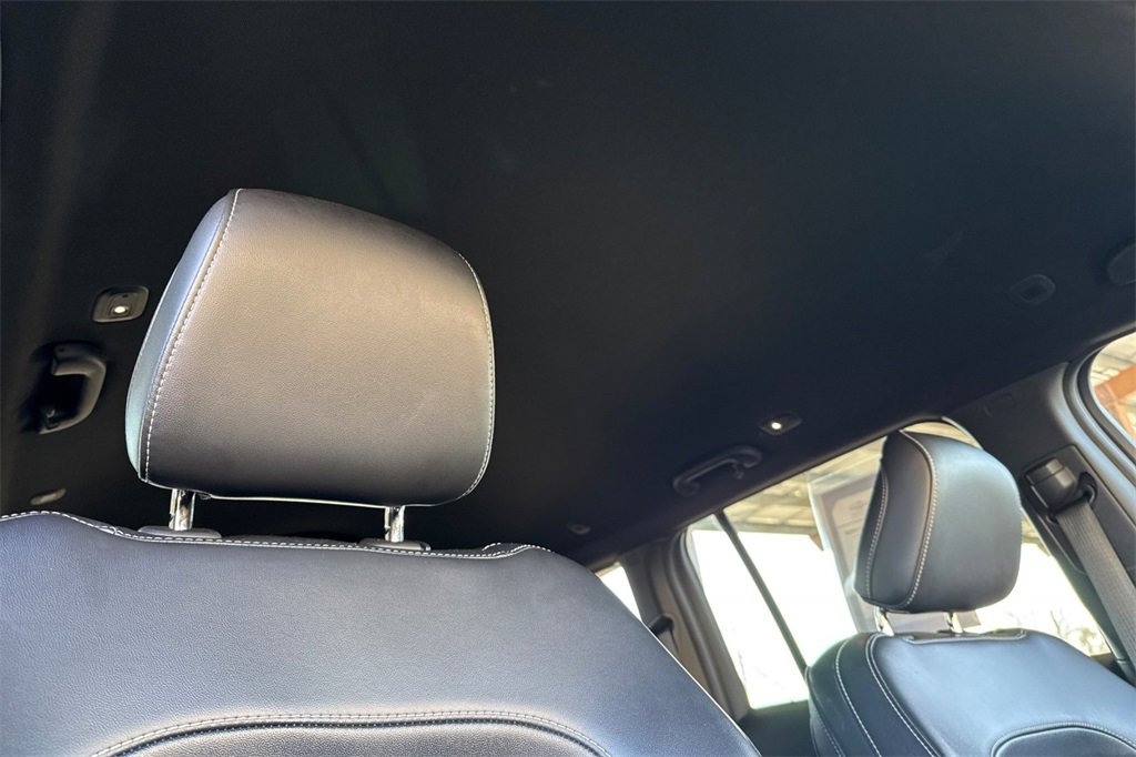 Used 2024 Jeep Grand Cherokee Limited image 24