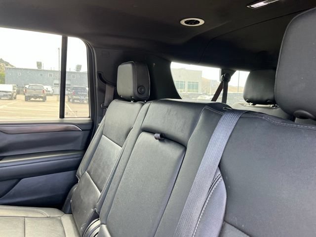 Used 2022 Chevrolet Suburban Z71 w/ Luxury Package AWD/4WD image 17