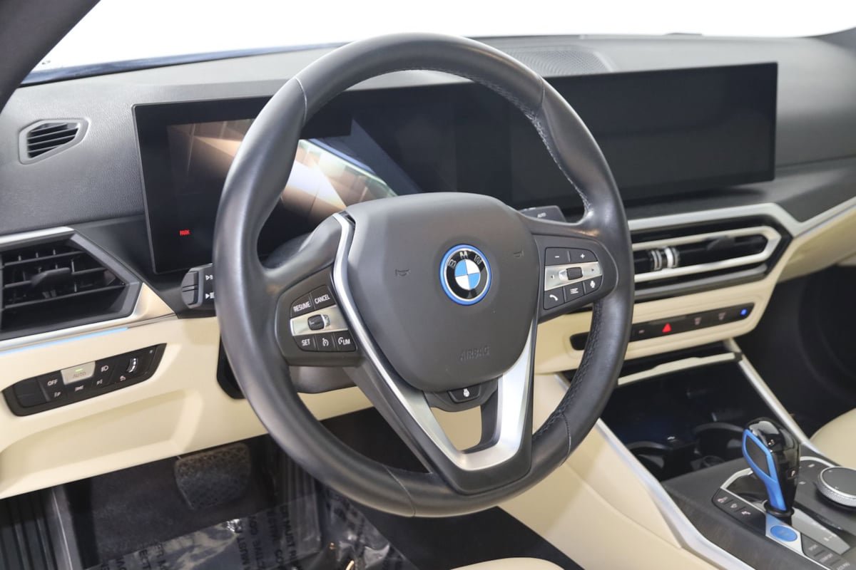 Used 2023 BMW i4 eDrive35 w/ Premium Package RWD image 6