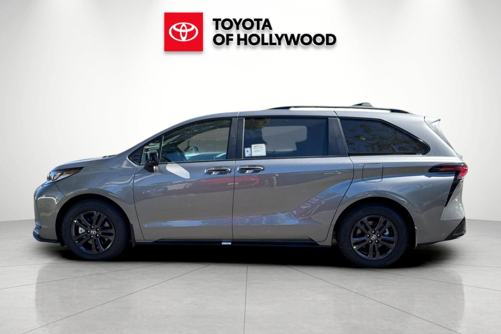 New 2026 Toyota Sienna XSE AWD/4WD image 9