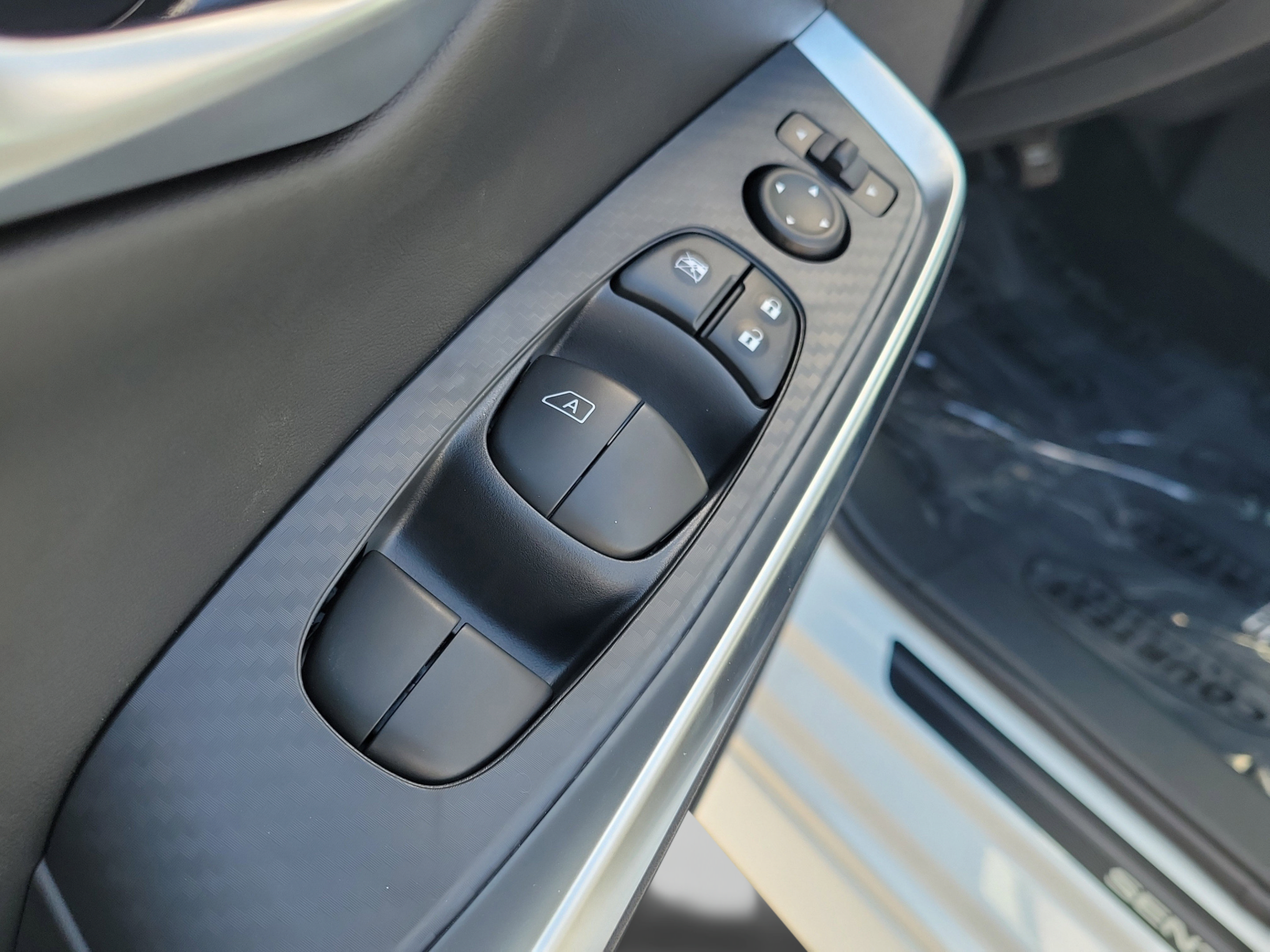 New 2025 Nissan Sentra SR FWD image 31