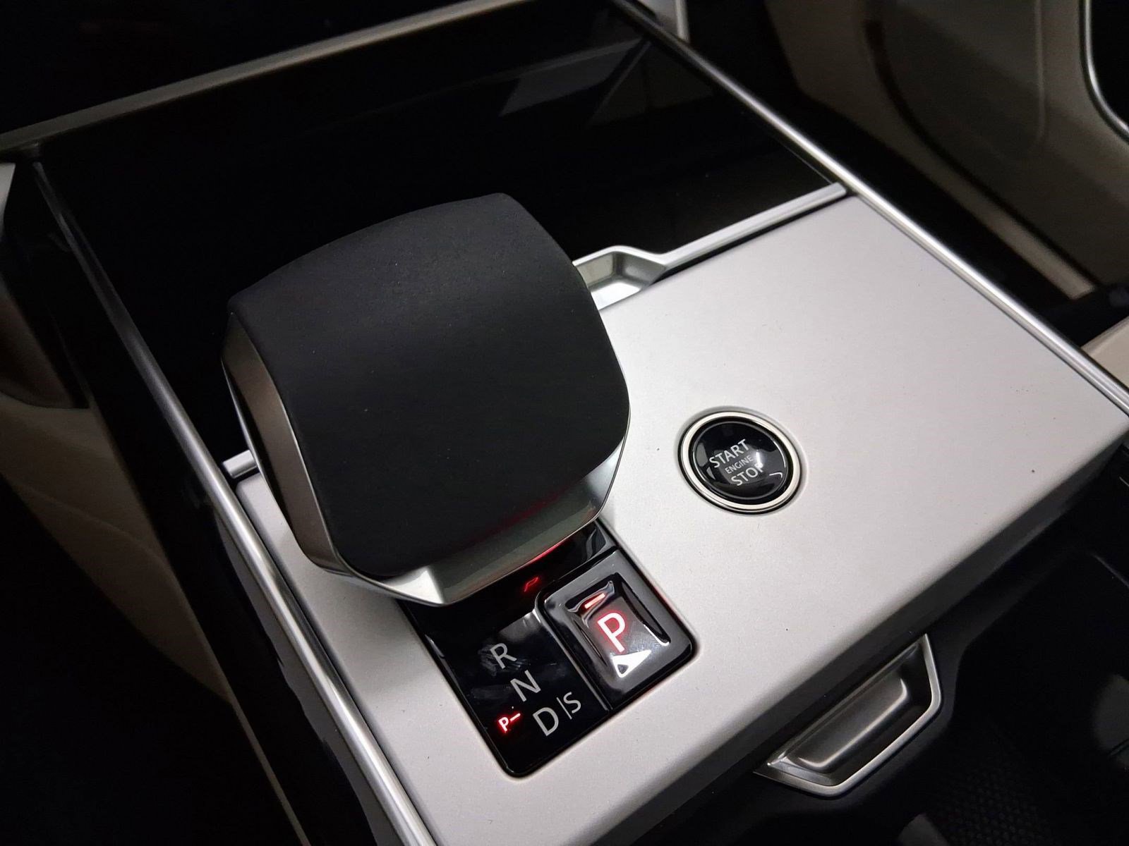 New 2026 Land Rover Range Rover SE image 26