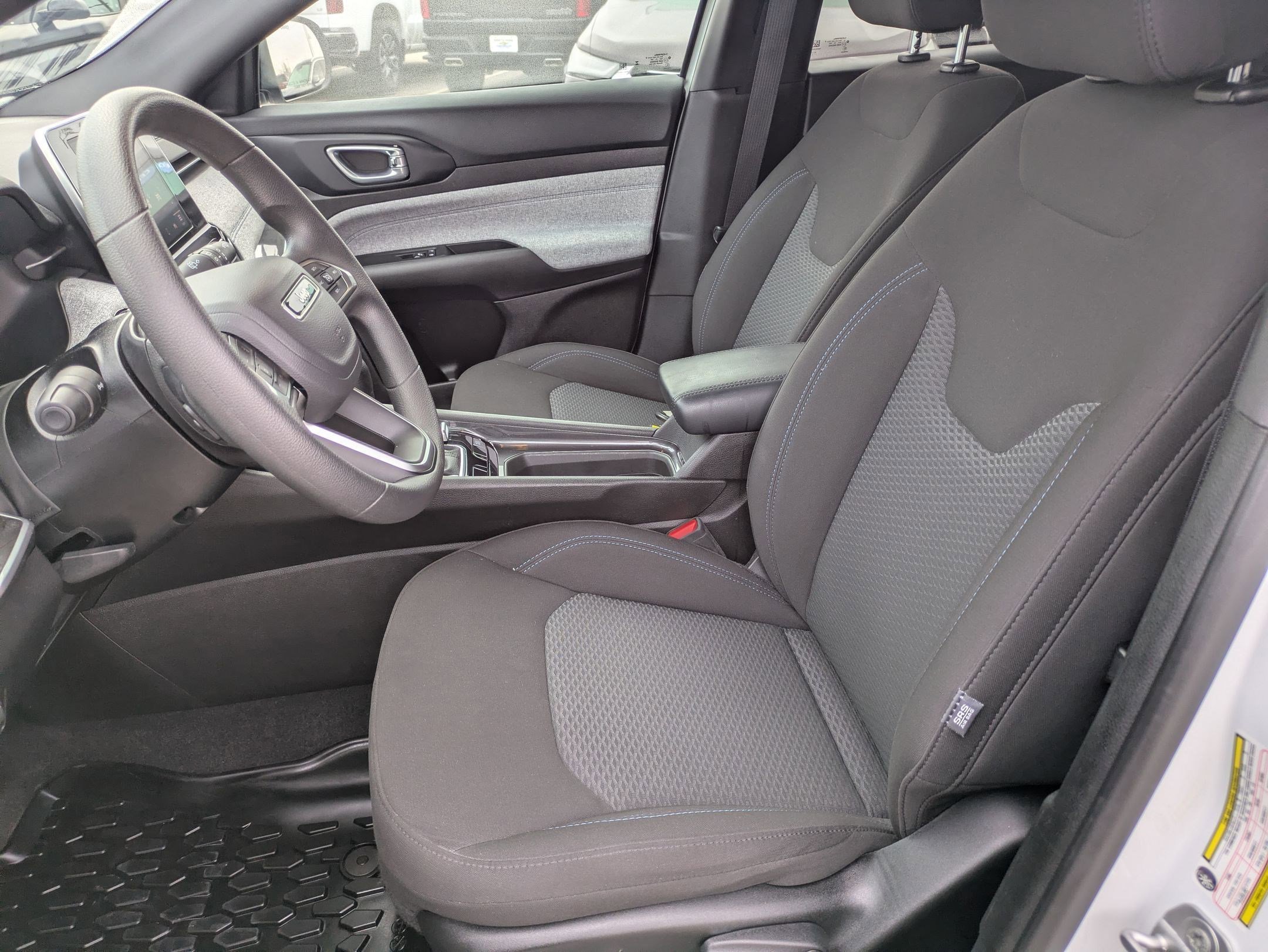 Used 2025 Jeep Compass Sport image 10