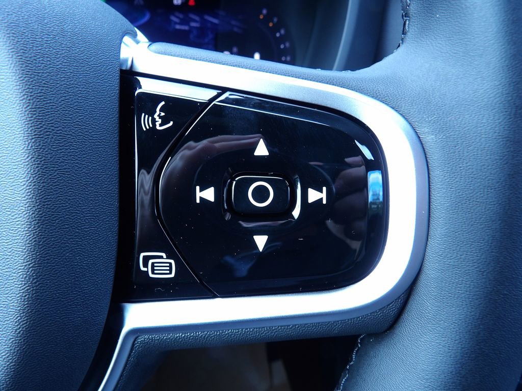 New 2026 Volvo XC60 B5 Plus w/ Protection Package Premier AWD/4WD image 19