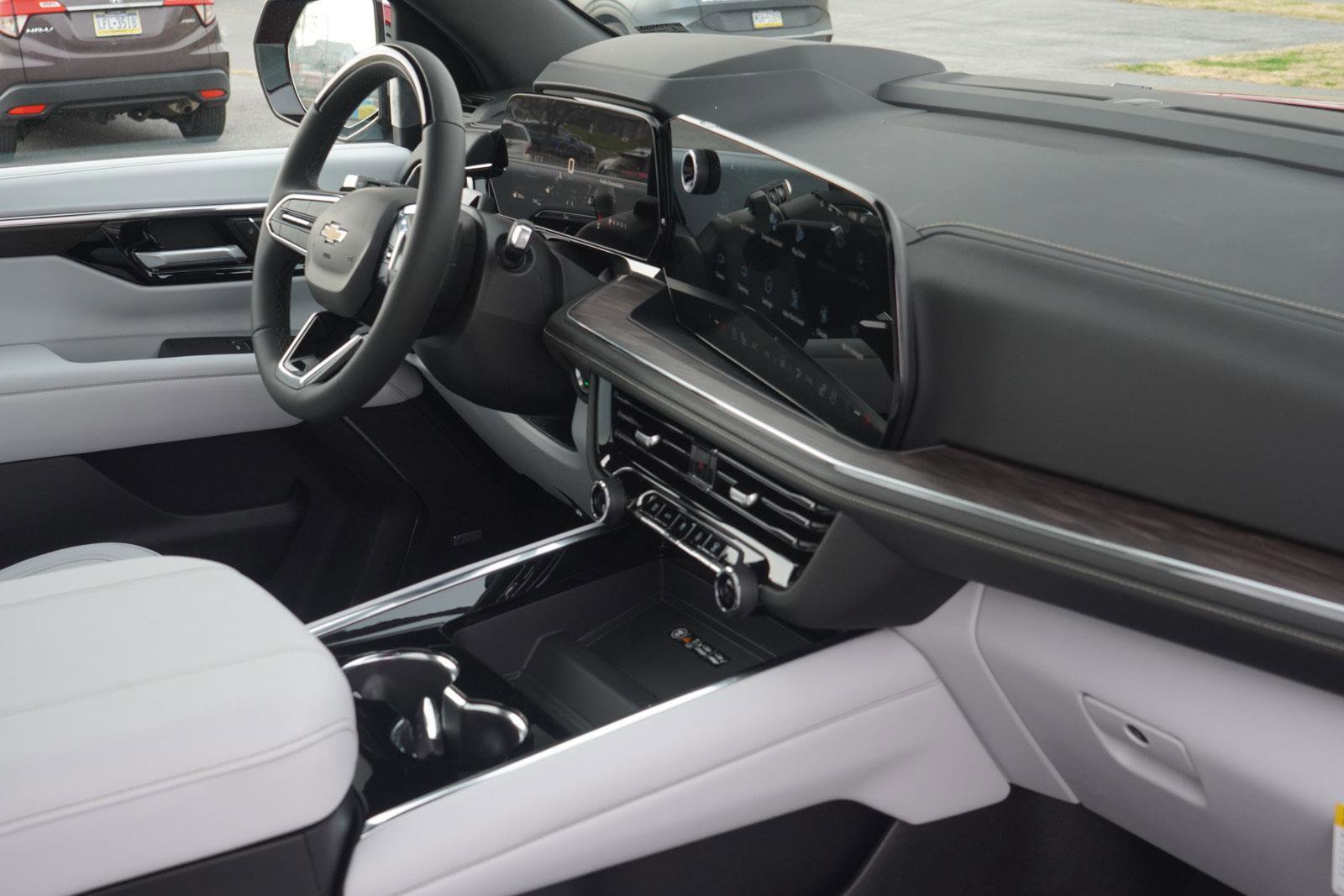 New 2026 Chevrolet Suburban Premier image 33