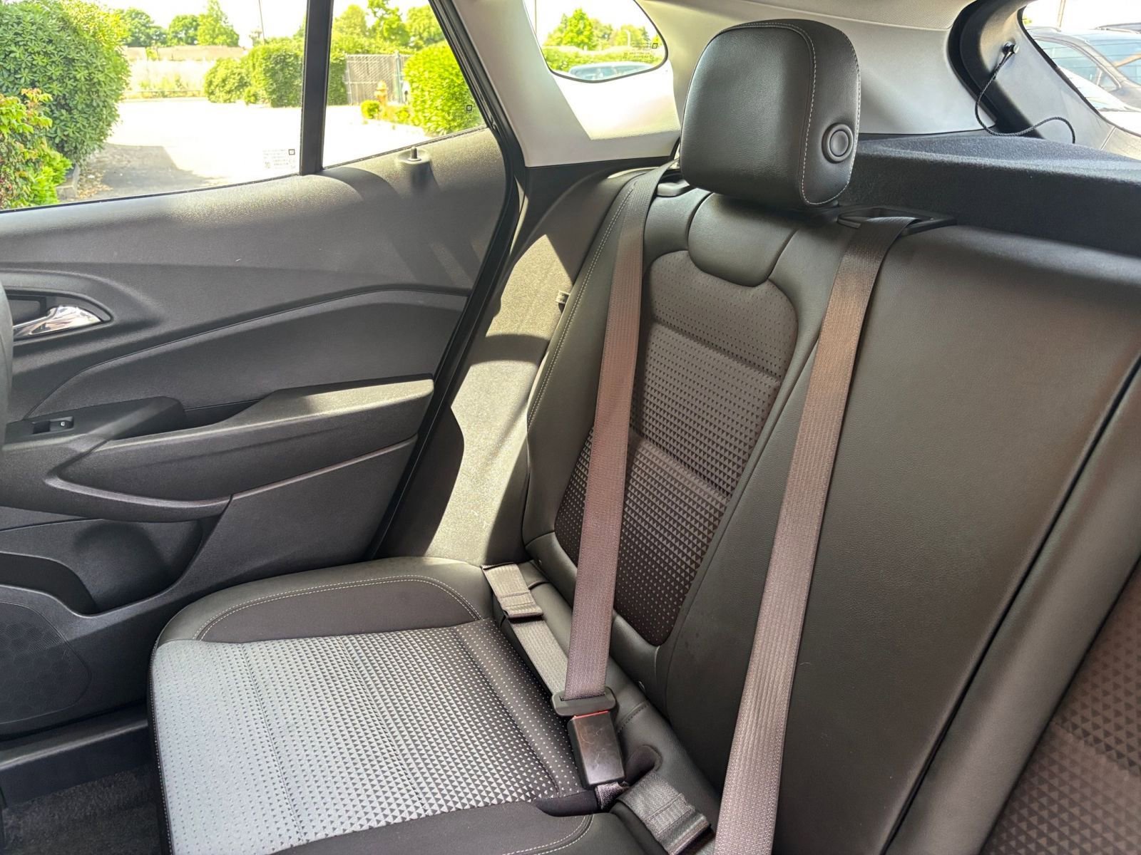 Used 2025 Chevrolet Trax LT w/ LT Convenience Package FWD image 39