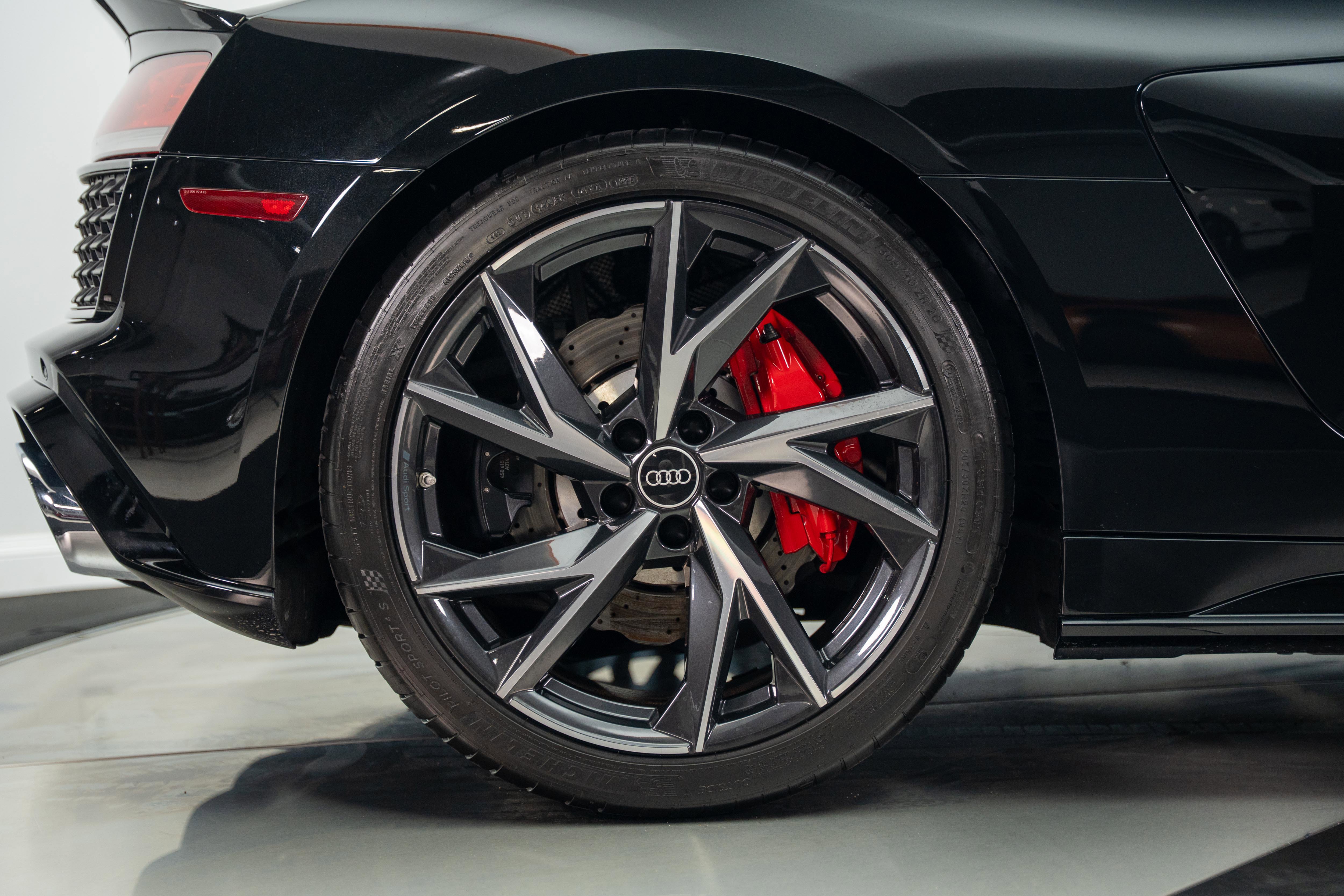 Used 2021 Audi R8 V10 w/ Premium Package RWD image 24