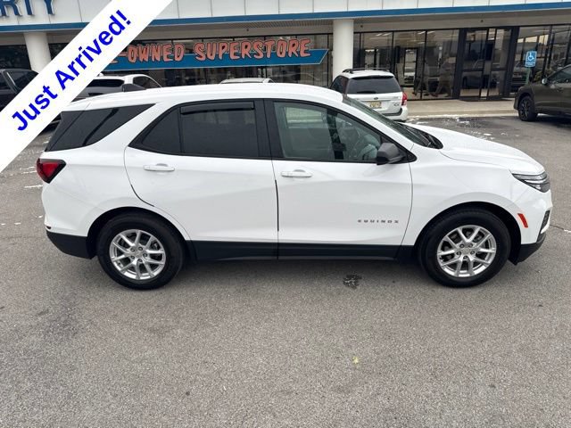 Used 2023 Chevrolet Equinox LS w/ LS Convenience Package FWD image 2