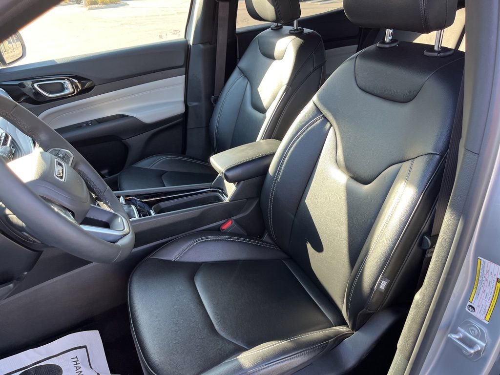 Used 2025 Jeep Compass Limited image 7