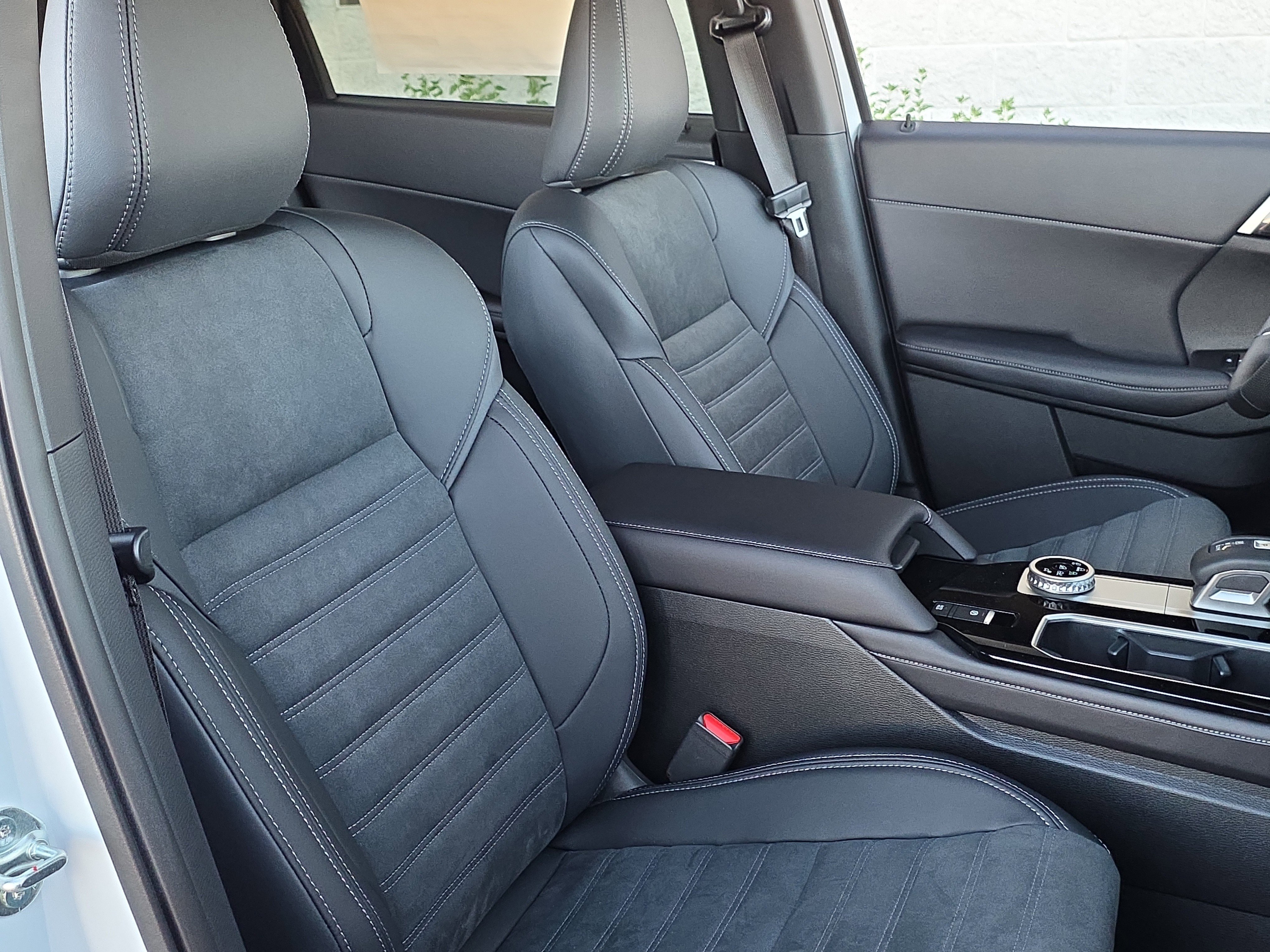 New 2026 Mitsubishi Outlander SE image 32