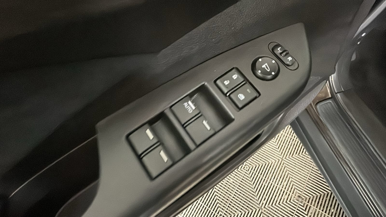 Used 2014 Honda CR-V EX image 11