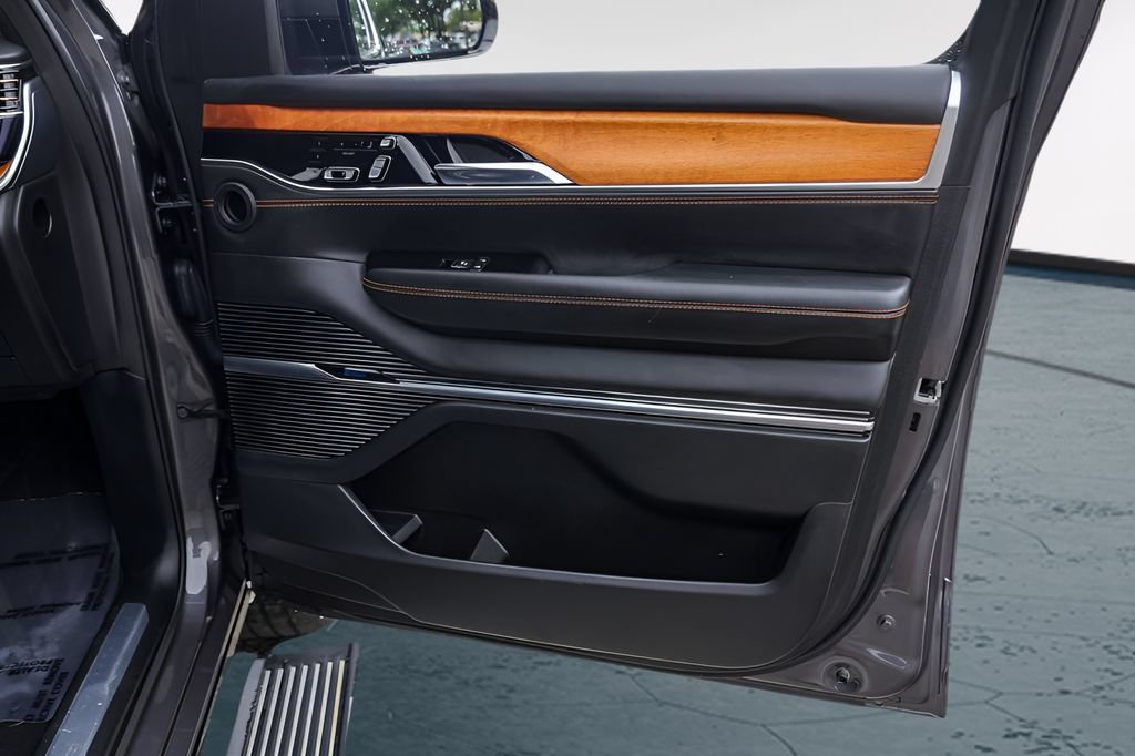 Used 2022 Jeep Grand Wagoneer Series III w/ Flexible Seating Group AWD/4WD image 34