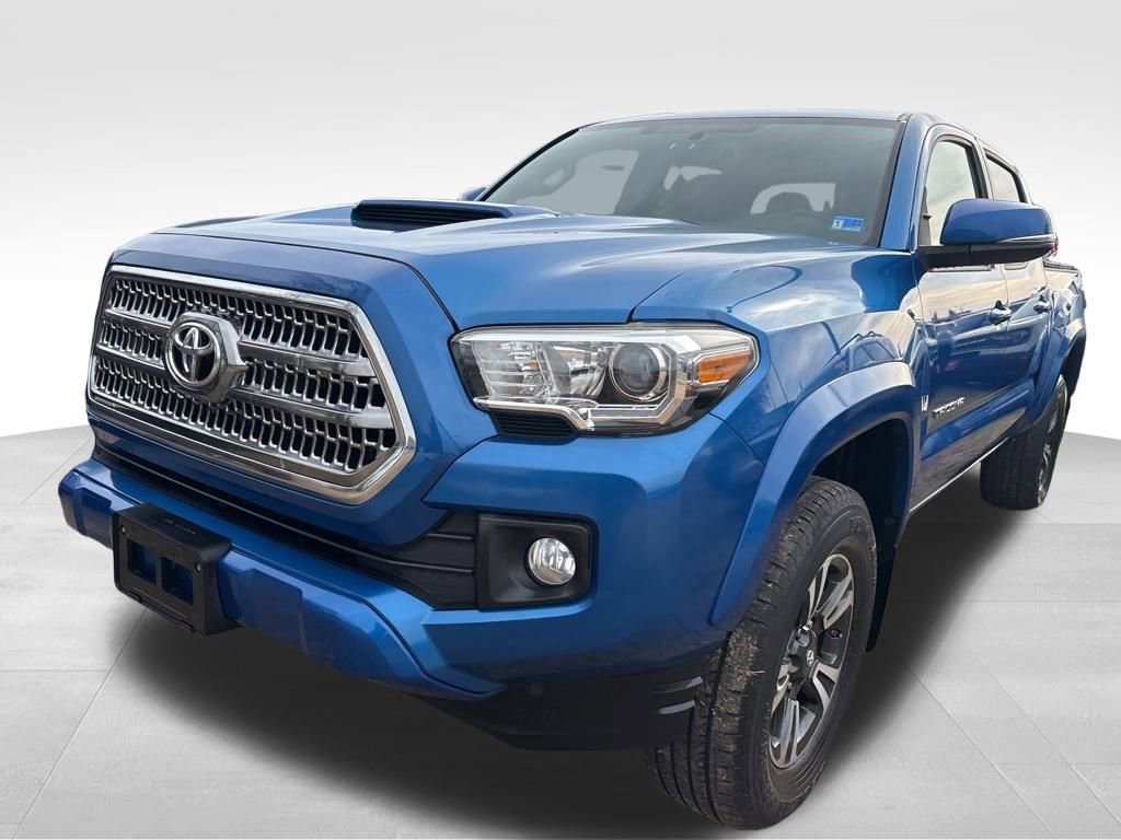Used 2016 Toyota Tacoma TRD Sport w/ Premium & Technology Package video 2