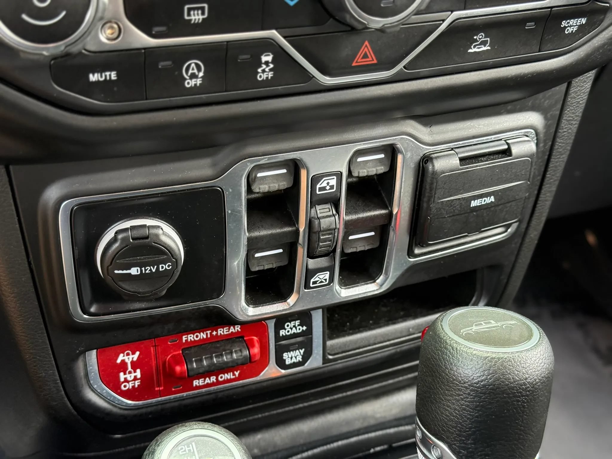 Used 2021 Jeep Gladiator Rubicon w/ Trailer Tow Package AWD/4WD image 27