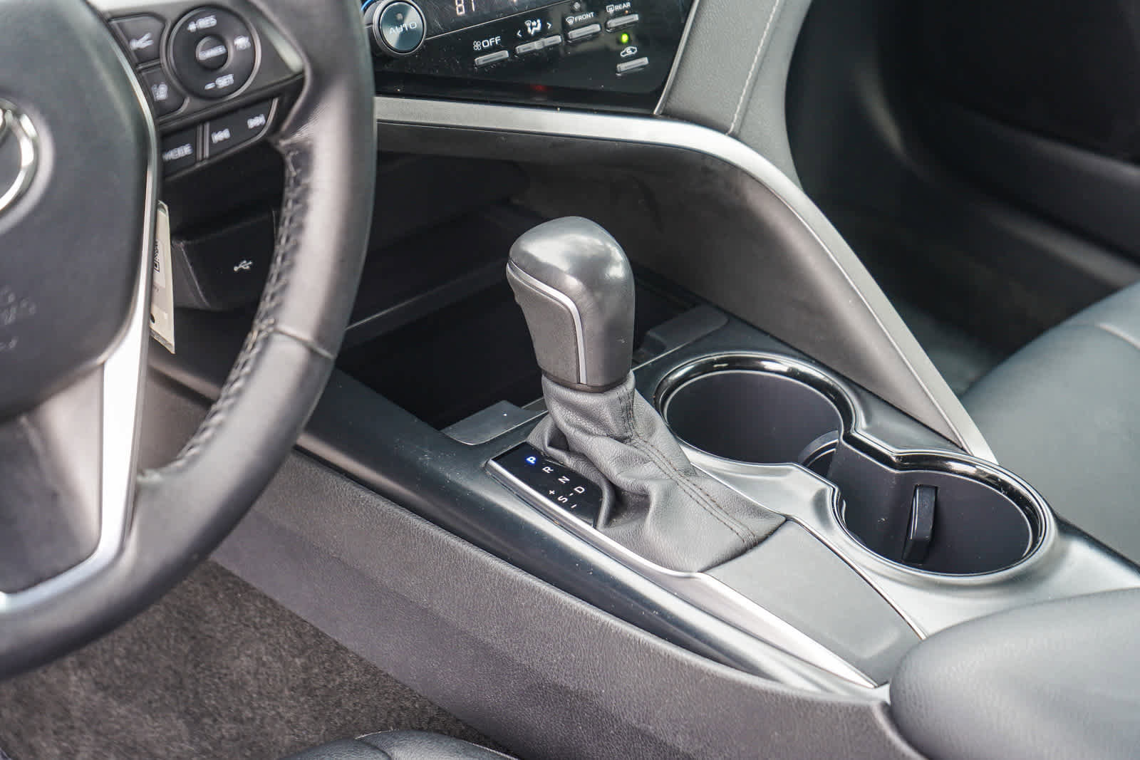 Used 2020 Toyota Camry SE image 19