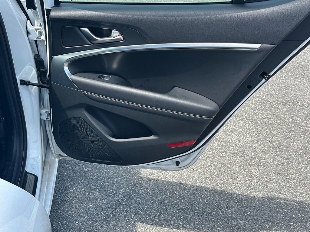 Used 2025 Genesis G70 2.5T image 16