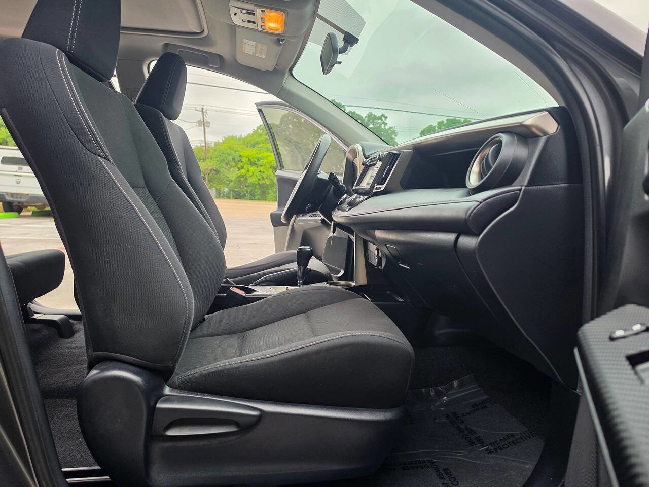 Used 2013 Toyota RAV4 XLE FWD image 33
