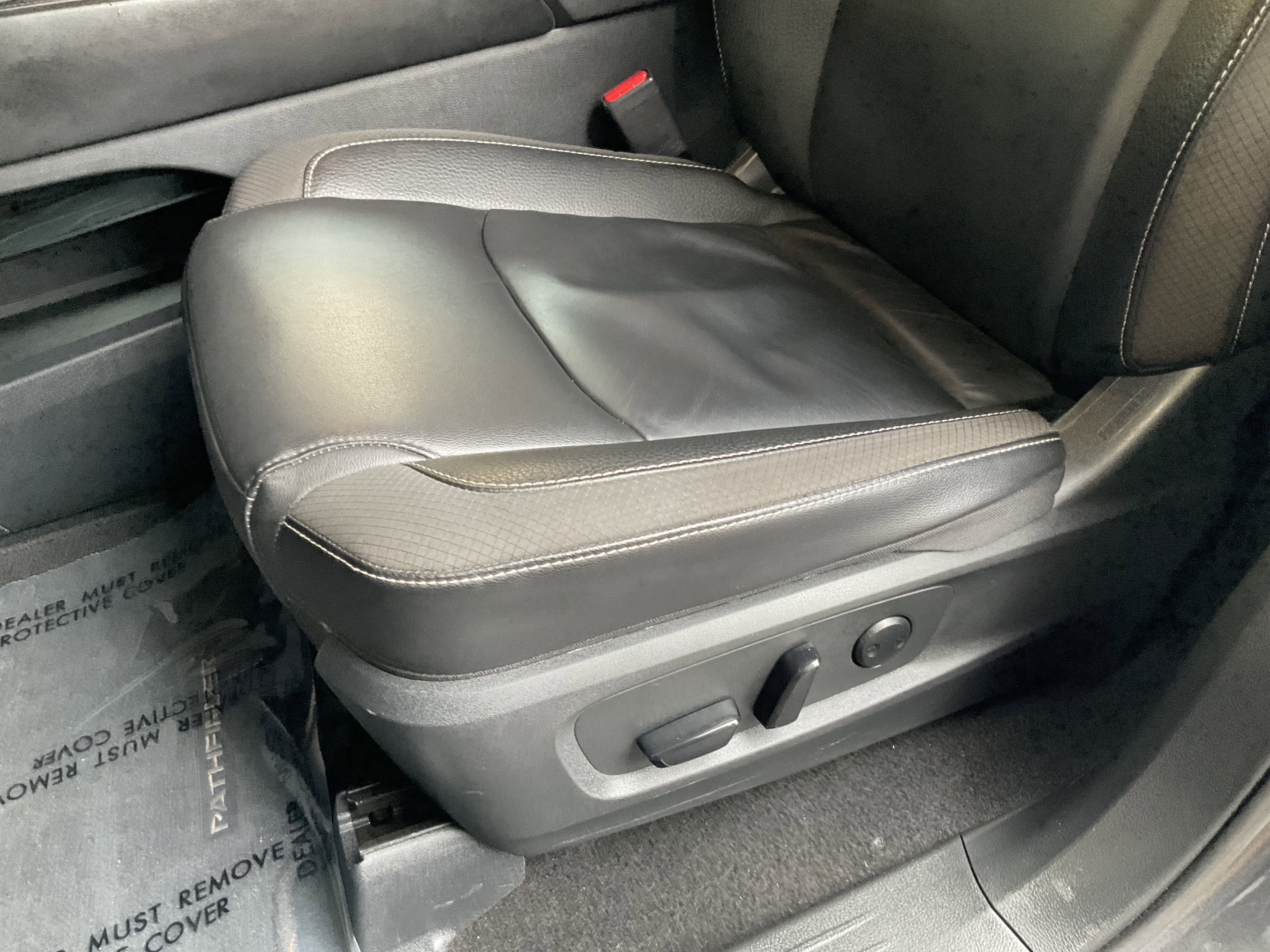 Used 2025 Nissan Pathfinder SL image 30