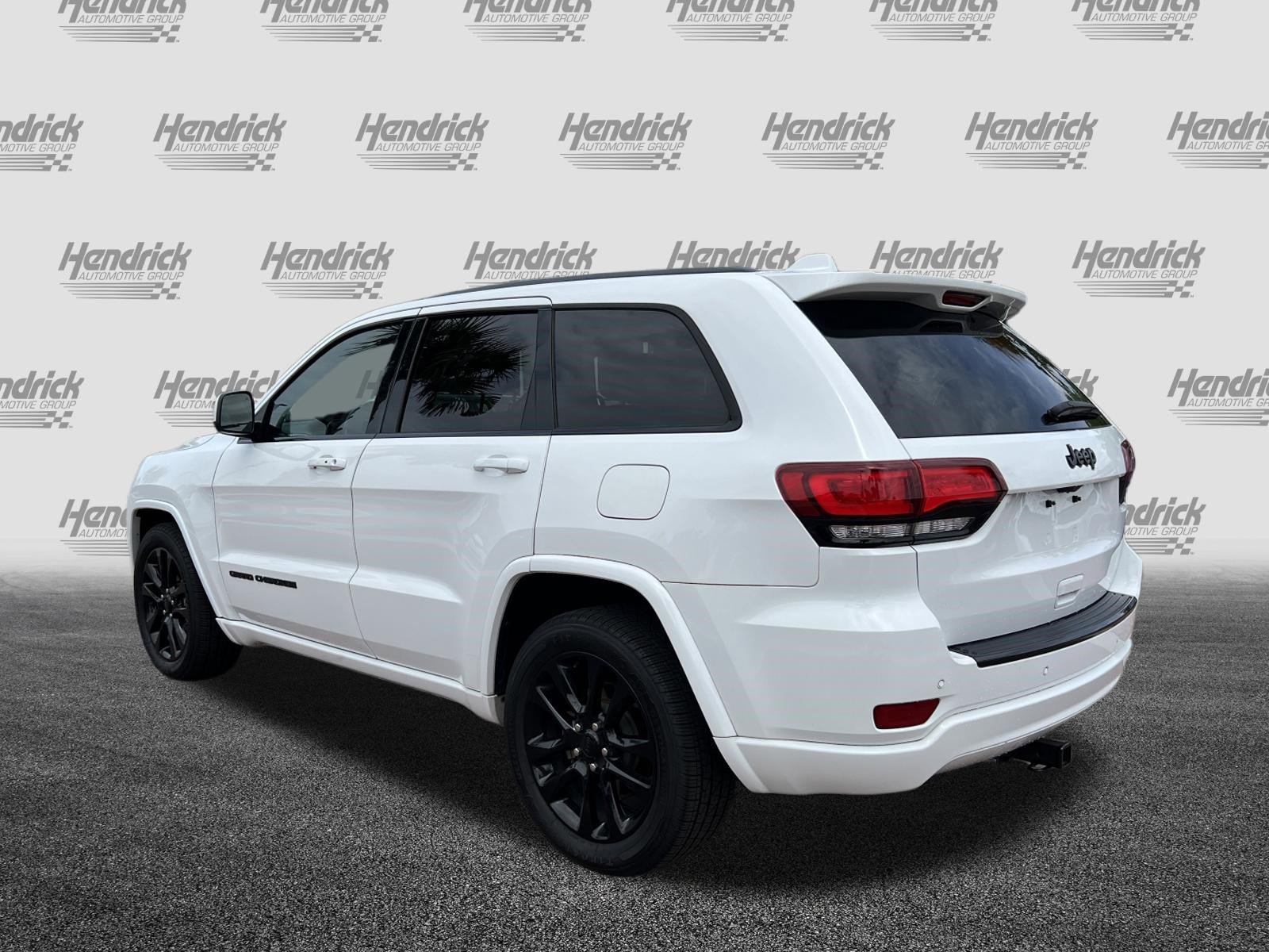 Used 2018 Jeep Grand Cherokee Altitude RWD image 8