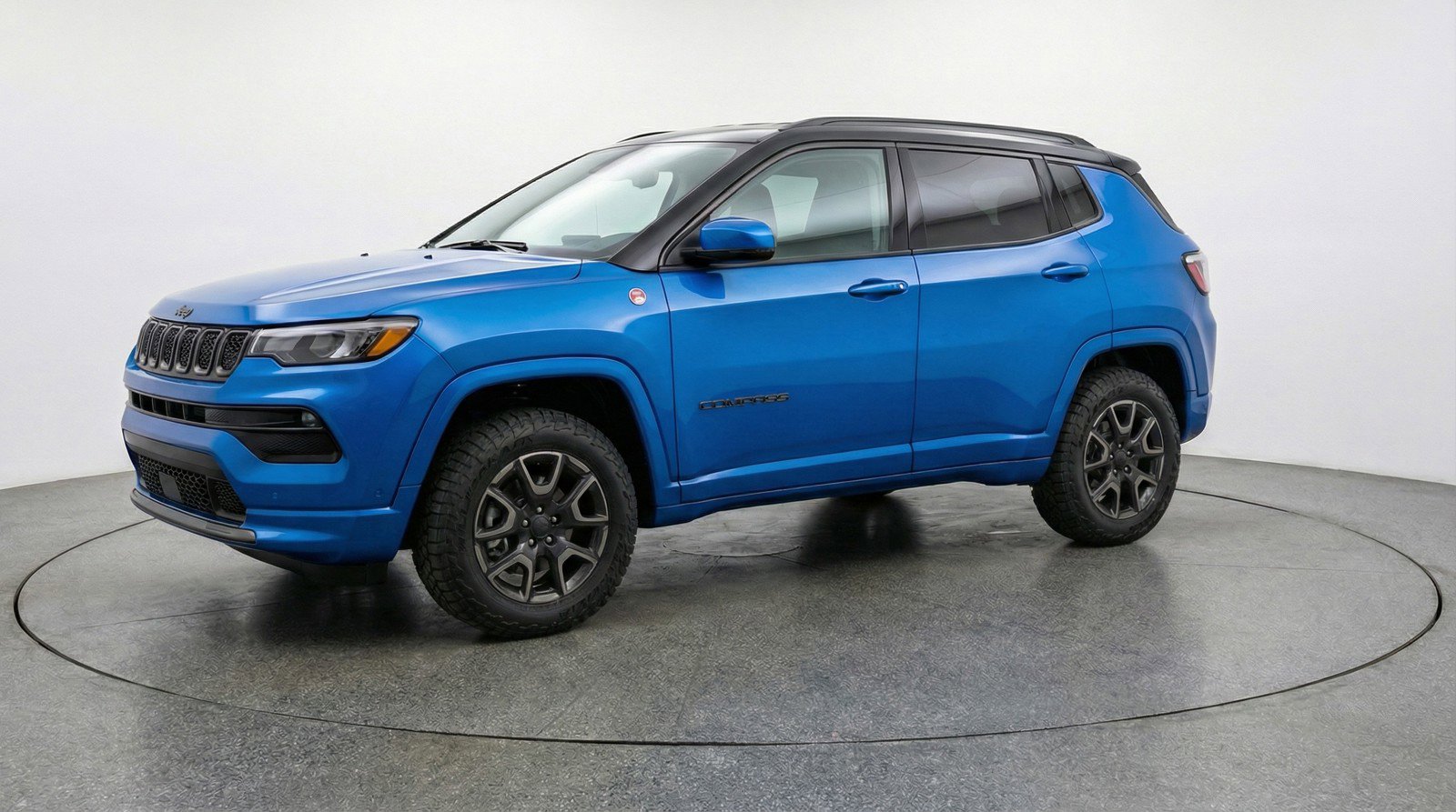 Used 2025 Jeep Compass Trailhawk image 3