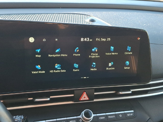 Used 2023 Hyundai Elantra SEL w/ Convenience Package FWD image 17